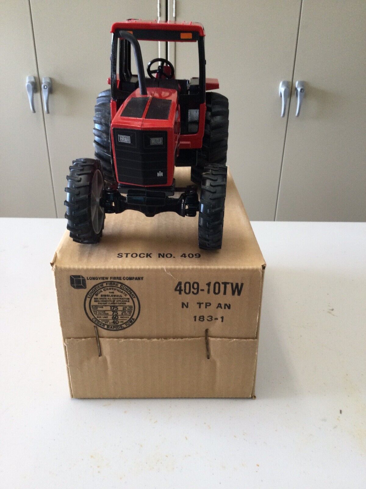 international harvester ertl diecast toy tractor